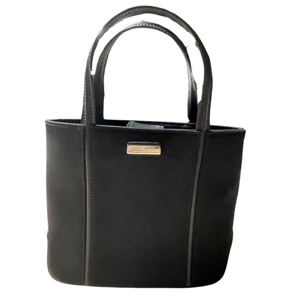 Nine West small black bucket hand bag purse black feminine with shoulder strap